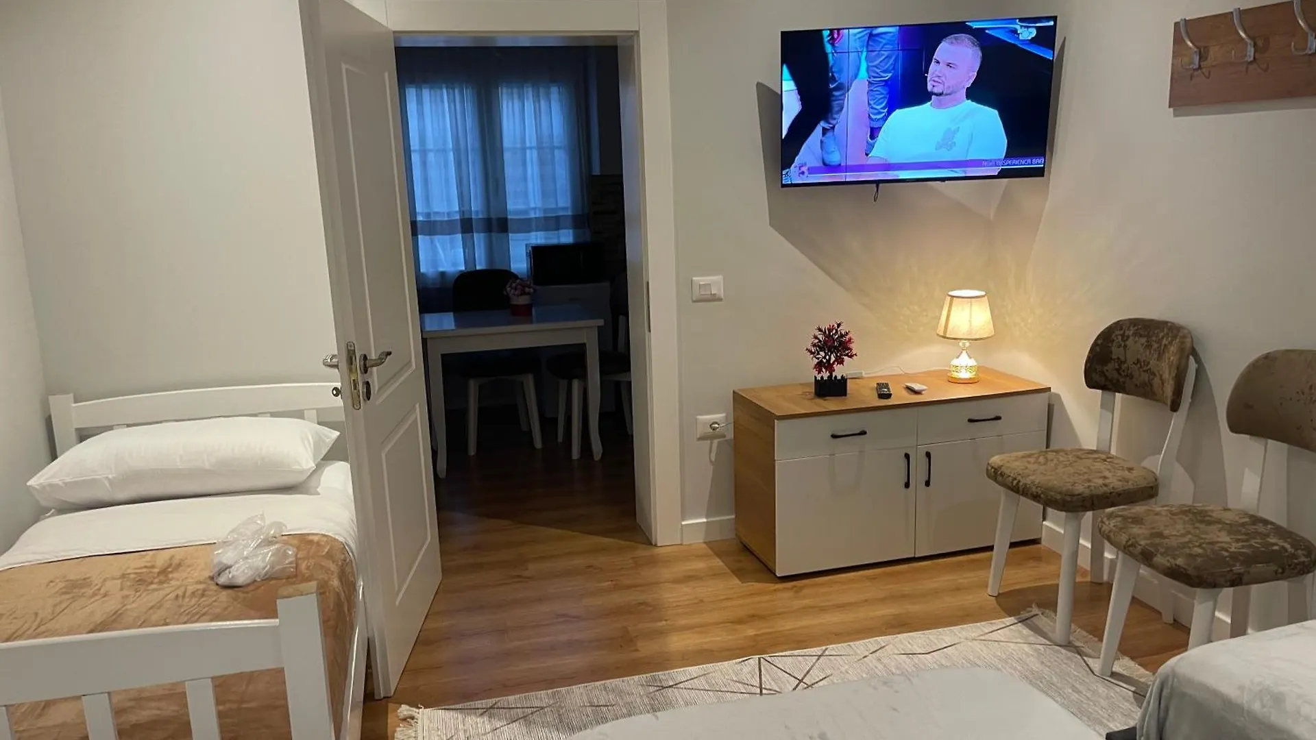 Guest House White Villa Kamez Albanien