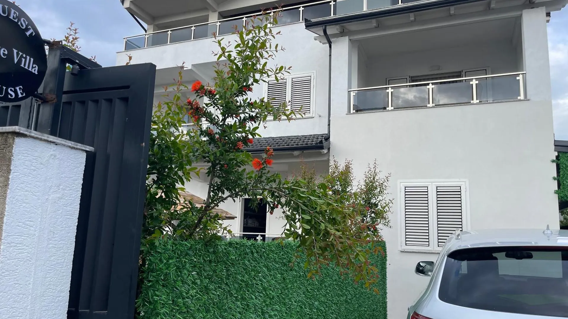 Guest House White Villa Kamez